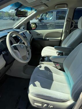Red 2014 Toyota Sienna LE