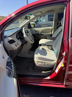 Red 2014 Toyota Sienna LE