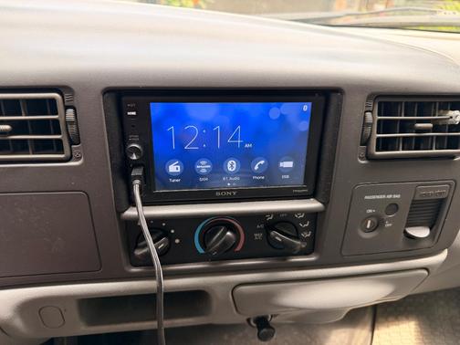 White 2002 Ford F-250 XLT SuperCab Super Duty