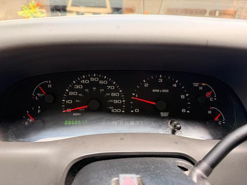 White 2002 Ford F-250 XLT SuperCab Super Duty