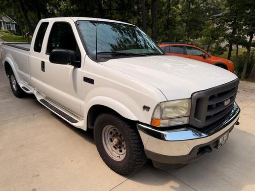 White 2002 Ford F-250 XLT SuperCab Super Duty
