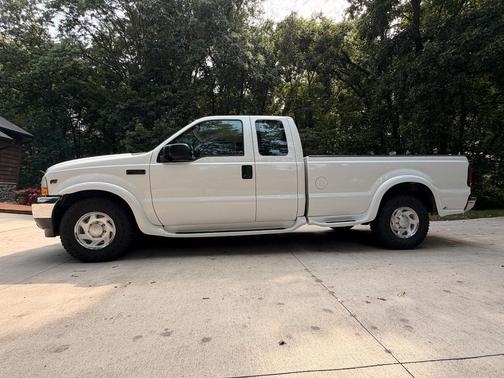 White 2002 Ford F-250 XLT SuperCab Super Duty