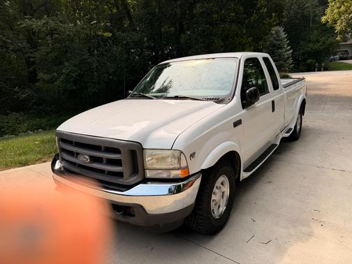 White 2002 Ford F-250 XLT SuperCab Super Duty