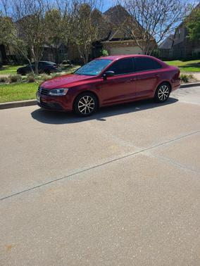 Red 2016 Volkswagen Jetta 1.4T SE