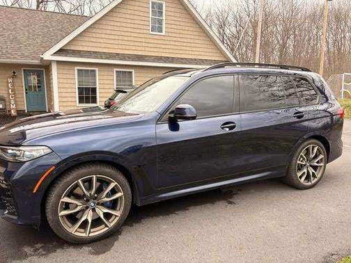 2022 BMW X7 M50i