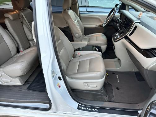 2018 Toyota Sienna XLE