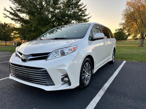 2018 Toyota Sienna XLE