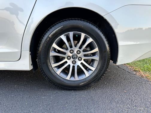 2018 Toyota Sienna XLE