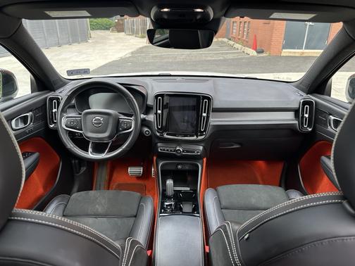 2021 Volvo XC40 T5 R-Design