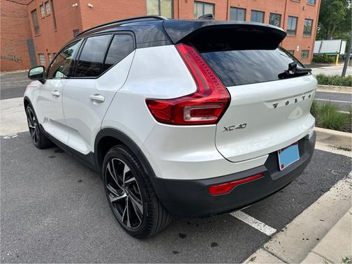 2021 Volvo XC40 T5 R-Design