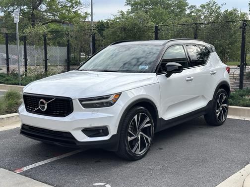 2021 Volvo XC40 T5 R-Design