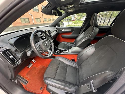 2021 Volvo XC40 T5 R-Design