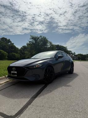 2022 Mazda Mazda3 Carbon Edition FWD