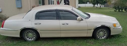 Beige 1998 Lincoln Town Car Cartier