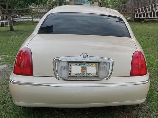 Beige 1998 Lincoln Town Car Cartier