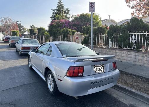 2004 Ford Mustang Base