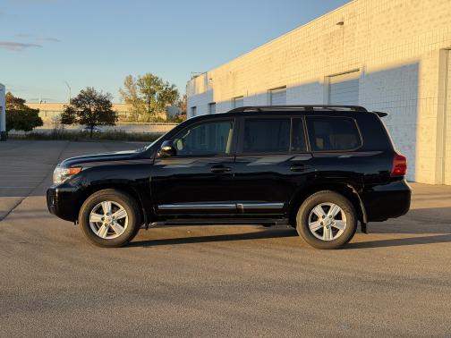 2015 Toyota Land Cruiser Base