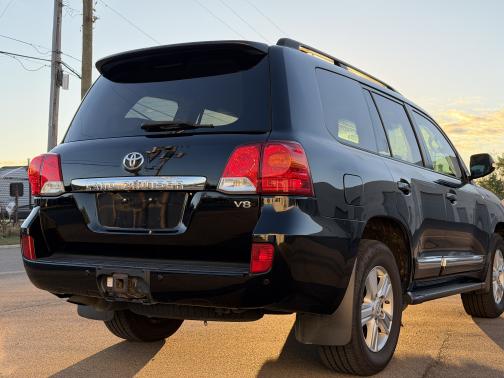 2015 Toyota Land Cruiser Base