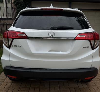 White 2022 Honda HR-V EX