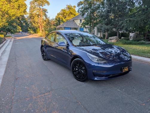 Blue 2022 Tesla Model 3 Long Range