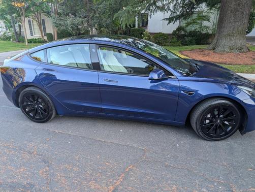 Blue 2022 Tesla Model 3 Long Range
