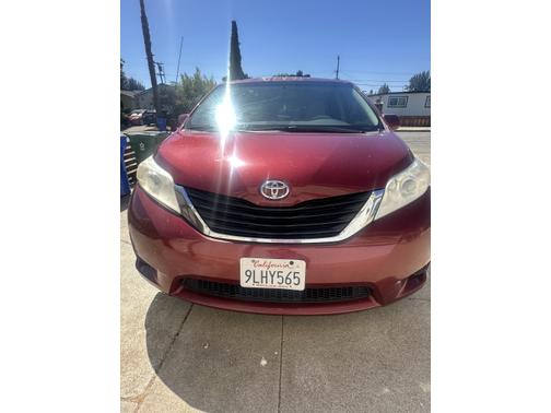 2014 Toyota Sienna LE