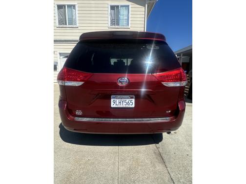 2014 Toyota Sienna LE