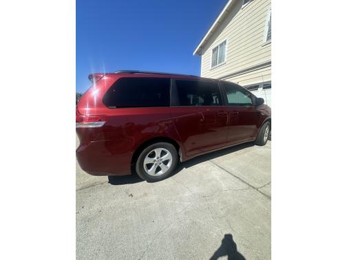 2014 Toyota Sienna LE