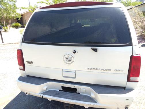 Photo 5 of 8 of 2004 Cadillac Escalade ESV Base