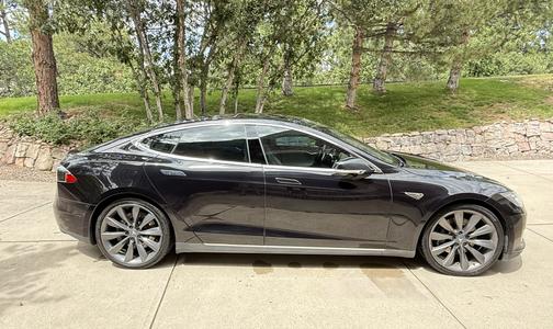 2015 Tesla Model S 70D