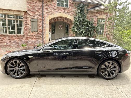 2015 Tesla Model S 70D