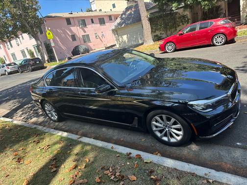 Black 2018 BMW 740 i