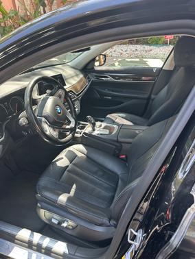 Black 2018 BMW 740 i