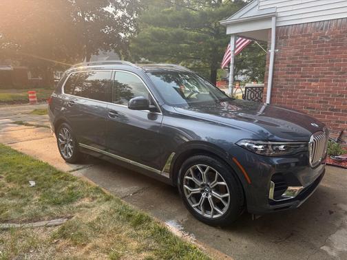 Gray 2021 BMW X7 xDrive40i