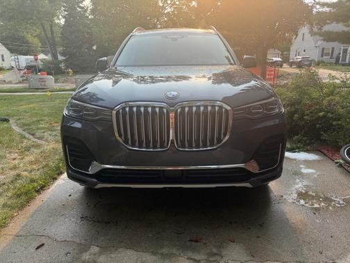 Gray 2021 BMW X7 xDrive40i