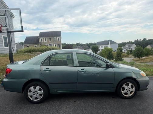 Green 2005 Toyota Corolla CE