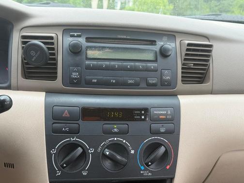 Green 2005 Toyota Corolla CE