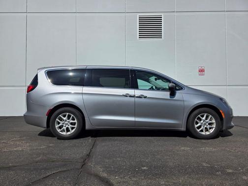 Silver 2017 Chrysler Pacifica Touring