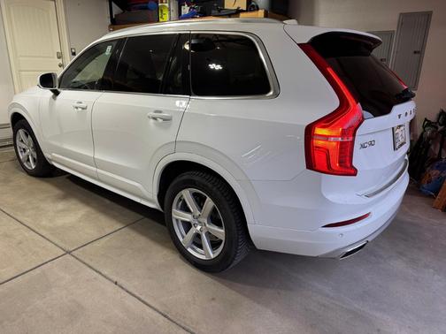 White 2021 Volvo XC90 T5 Momentum