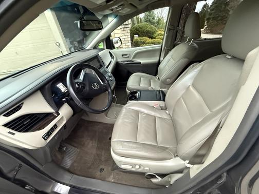 2017 Toyota Sienna XLE