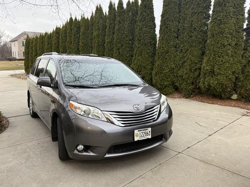 2017 Toyota Sienna XLE