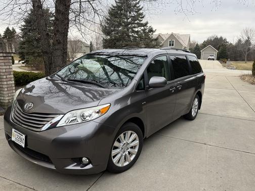 2017 Toyota Sienna XLE