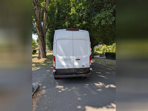 2022 Ford Transit-250 Base