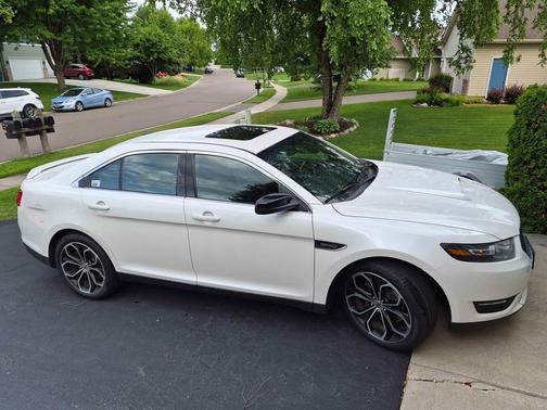 White 2015 Ford Taurus SHO