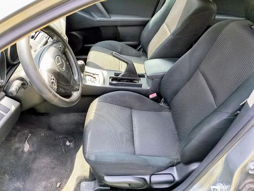 Silver 2013 Mazda Mazda3 i Sport