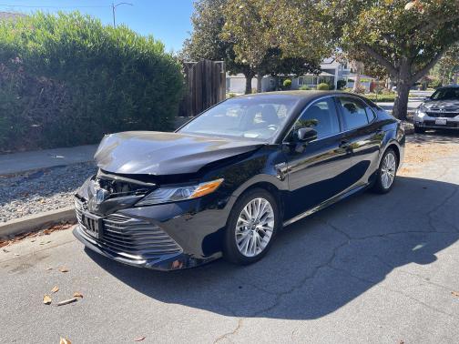 Photo 1 of 12 of 2018 Toyota Camry Hybrid XLE