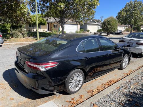 Photo 4 of 12 of 2018 Toyota Camry Hybrid XLE