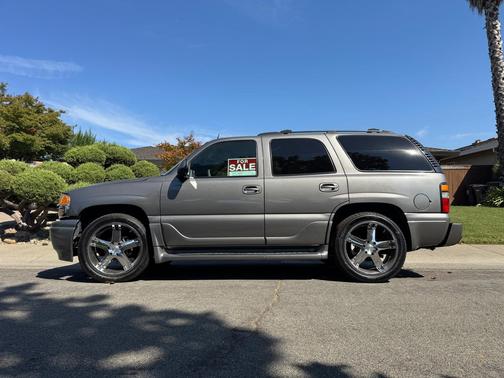 Gray 2005 GMC Yukon Denali