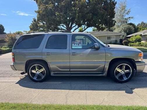Gray 2005 GMC Yukon Denali