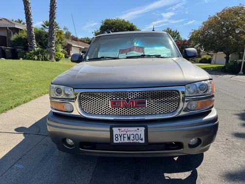 Gray 2005 GMC Yukon Denali